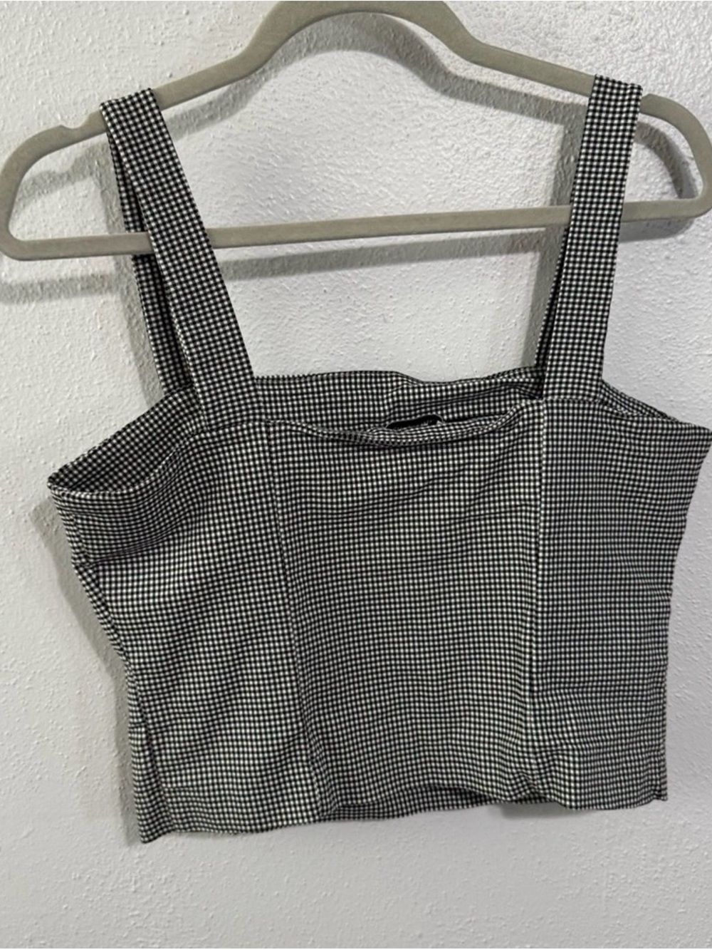 Cupcakes & Cashmere Black and White Fitted Crop Tank Top gingham size 8 - Picture 2 of 4